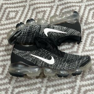 New Nike Womens Air Vapormax Flyknit Blk/White Running Shoes Size 8